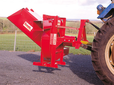 Lightning bale shredder