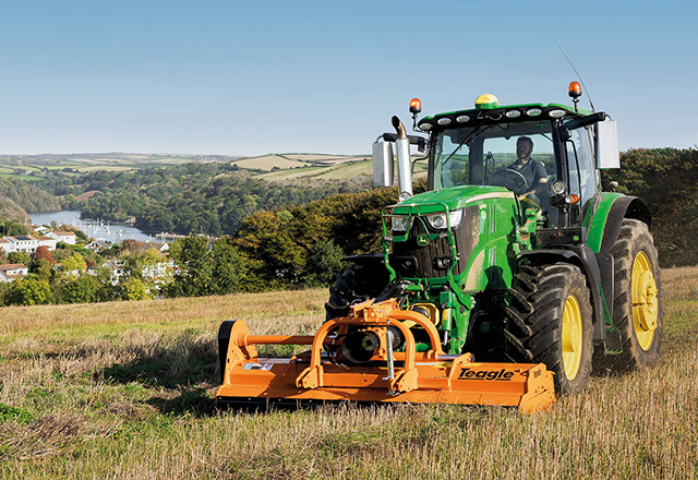 Tondeuses à fléaux et broyeuses
