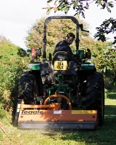 Fléaux montés à l’arrière